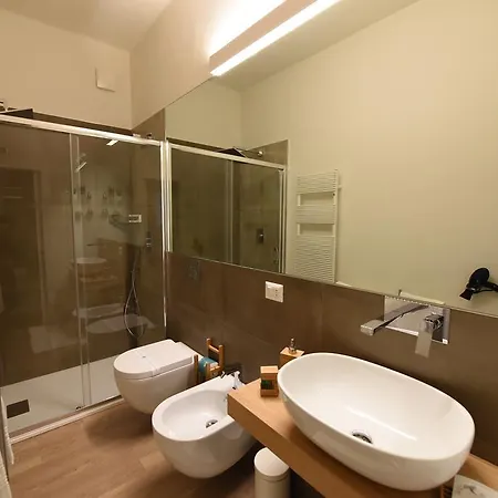 Casa de hóspedes Nicola's Luxury 4*