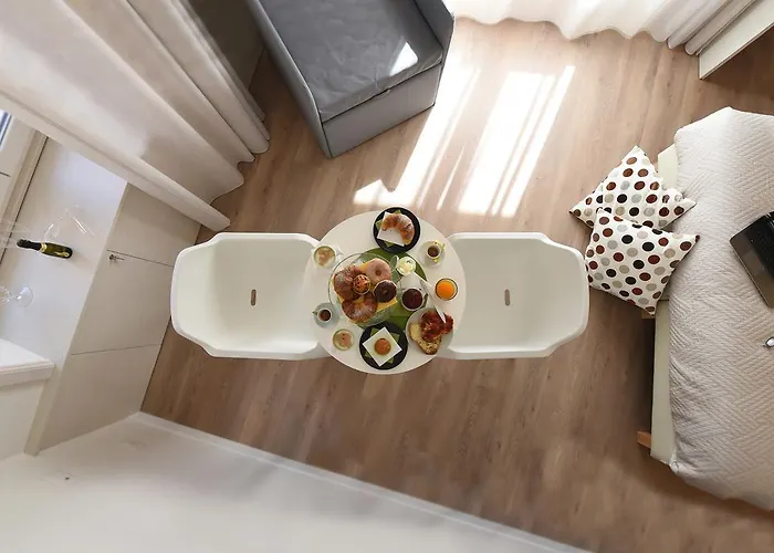 Nicola's Luxury Πανσιόν